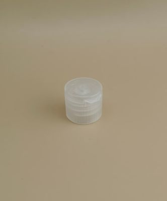 Petit bouchon en plastique à côtes rondes et claires pour bouteilles cosmétiques