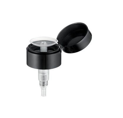 Une pompe à ongles bleue à l'intérieur pour enlever le maquillage des filles