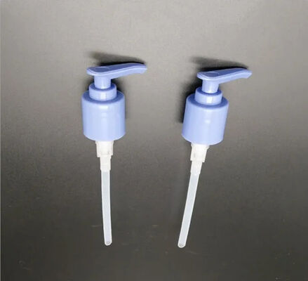 Une nouvelle pompe à lotion, une pompe à vis en plastique, une pompe à distributeur.
