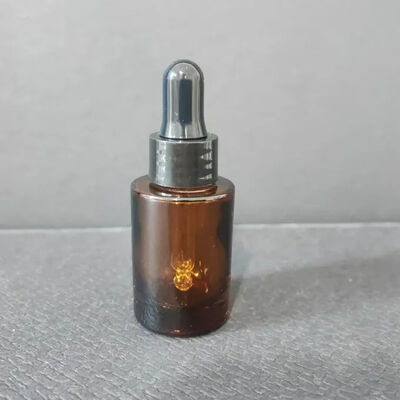 Bouteille de gouttelette en verre transparent de 50 ml avec anneau rose en aluminium or électrochimique pour cosmétiques