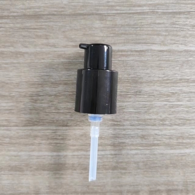 Des pompes de traitement cosmétique protégées contre les fuites et des échantillons gratuits de soins du visage.