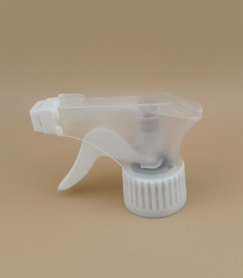 Pulvérisateur à pompe à déclenchement K101-4 PP en plastique blanc et blanc transparent pour bouteilles de coiffure