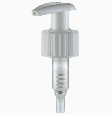 Pompe distributrice de lotion PP à fermeture fine nervurée, tête en selle, pompe à lotion à vis en plastique