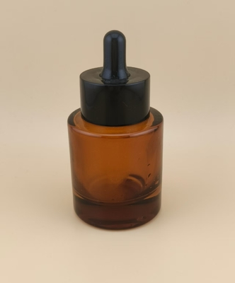 Flacon compte-gouttes rond lisse marron clair au design délicat pour essence