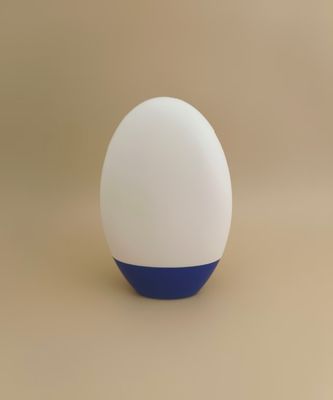 Bouteille en plastique blanc lisse avec bouchon bleu pour shampooing