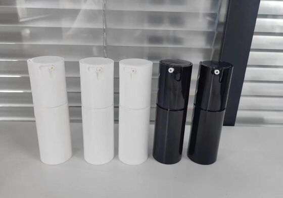 Mini bouteille portable sans air avec fond en caoutchouc pour les cosmétiques