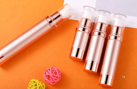 Bouteille de pompe sans air en plastique en PP cylindrique de 10 ml, 15 ml, 20 ml et 30 ml avec pompe à lotion