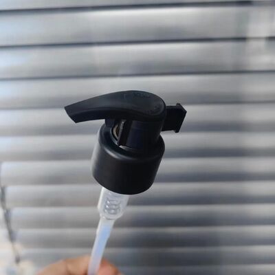 Nouveau design pompe à lotion en plastique de 24 mm 28 mm avec verrouillage gauche-droite pompe à lotion avec pince