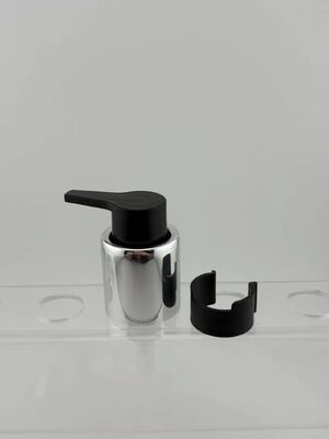 28/410 Pompe à crème en plastique noir mat avec pinceau pour emballage cosmétique