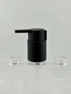 28/410 Pompe à crème en plastique noir mat avec pinceau pour emballage cosmétique