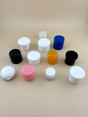 Bouteille de shampooing liquide de chapeau supérieur de secousse de vis de détergent de couleur adaptée aux besoins du client par pp en plastique