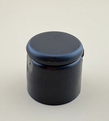 Capuchon rabattable noir mat 24/410 pour bouteille de shampoing