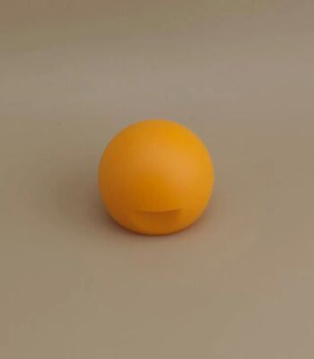 Couvercle sphérique mat et lisse en plastique jaune pour bouteilles cosmétiques