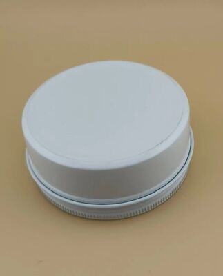 Boîtier en aluminium argenté blanc avec capuchon à vis pour cosmétiques