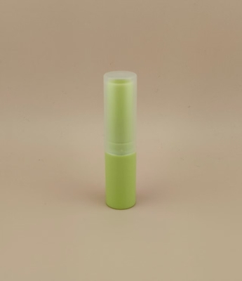 Emballage de baume à lèvres vert avec couvercle à nervures clair pour les rouges à lèvres