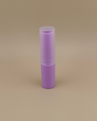 Emballage de petit baume à lèvres violet avec couvercle cannelé transparent pour rouges à lèvres