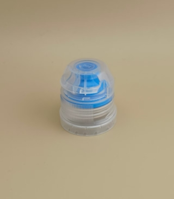 Un bon design, un bon capuchon en plastique rond à côtes pour les bouteilles de soins de la peau.