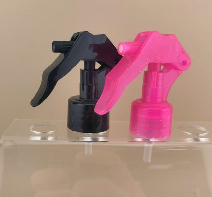 Mini pulvérisateur à déclencheur en plastique noir pour les cosmétiques et les coiffures